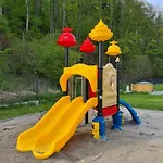 Pod Zielonym Wzgorzem 2