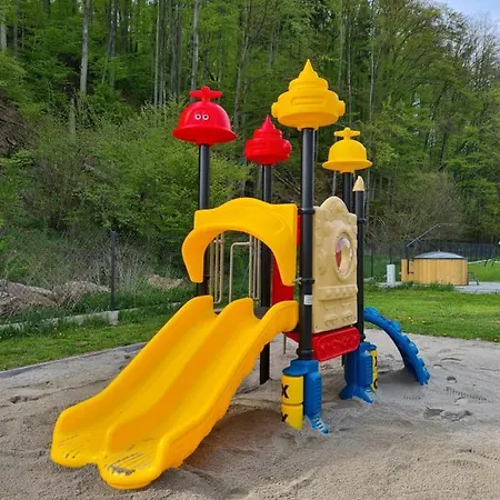 Pod Zielonym Wzgorzem 2