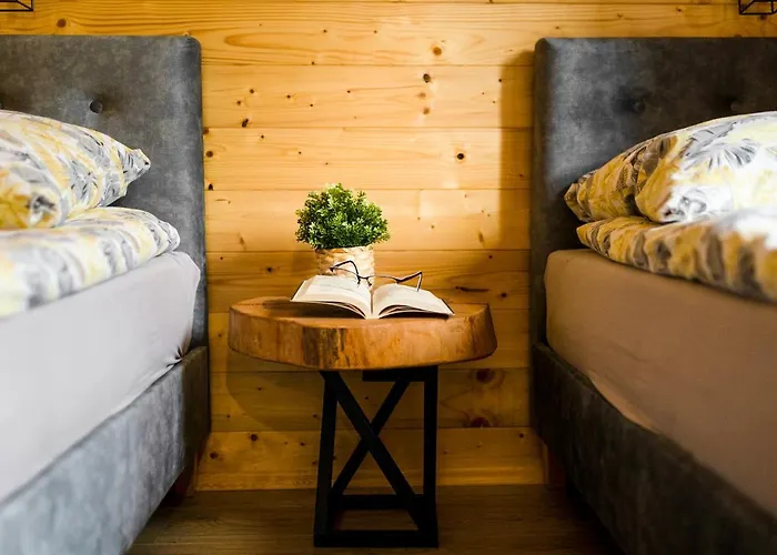 Pod Zielonym Wzgórzem 2 *